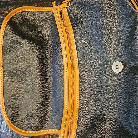 SOCO leather crossbody - Picture 5 of 9